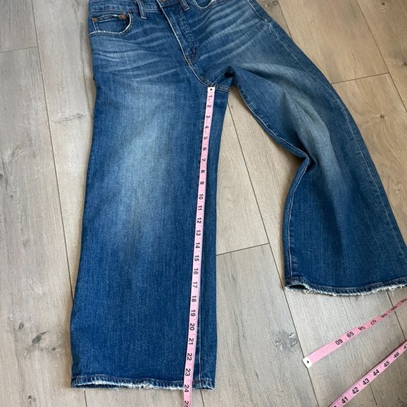 Madewell Wide-Leg Crop Jeans in Finney Wash - Picture 12 of 15